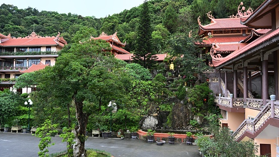 Ha Long Bay Zhulin Zen Monastery was established in 2009, located in Wonton County, Quang Ninh Province, Vietnam. It is the largest Buddhist temple in Quang Ninh Province, where Guanyin, Buddha and Dharma master are enshrined. It is one of the famous Buddhist shrines in Vietnam.