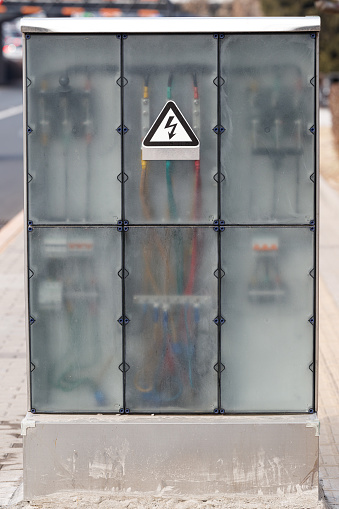 Power distribution cabinet