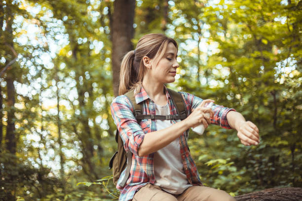 odstraszacz przeciwko komarom - insect repellant zdjęcia i obrazy z banku zdjęć