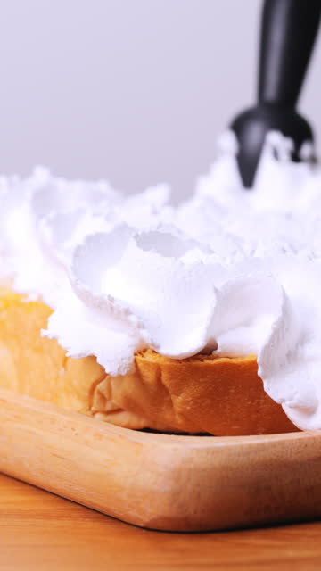 Squeeze the white whipped cream over the bread.