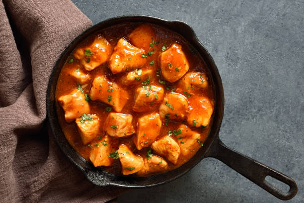 Sweet and spicy chicken bites with sauce
