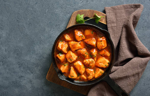istock Sweet and spicy chicken bites with sauce 1493212669
