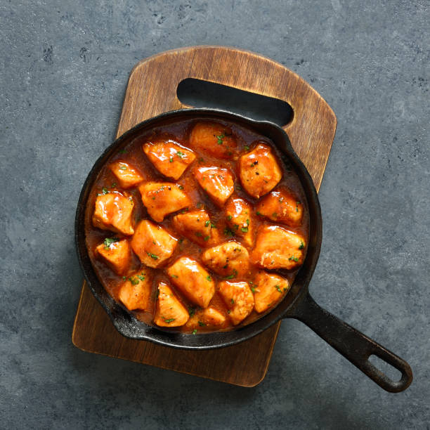 istock Sweet and spicy chicken bites with sauce 1493212700