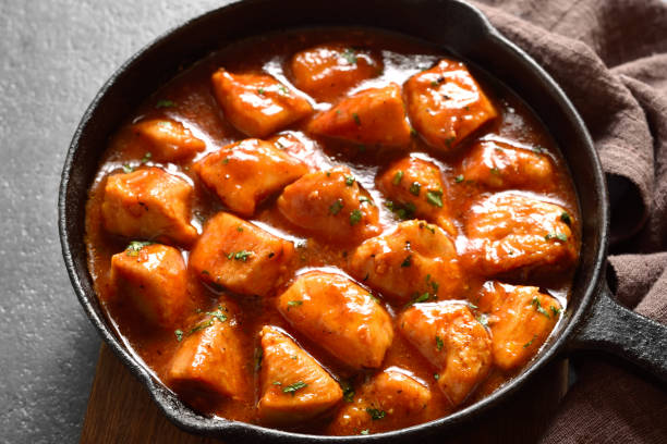 istock Sweet and spicy chicken bites with sauce 1493212705