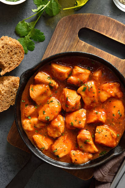istock Sweet and spicy chicken bites with sauce 1493212727