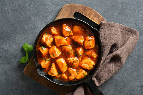 istock Sweet and spicy chicken bites with sauce 1493212738