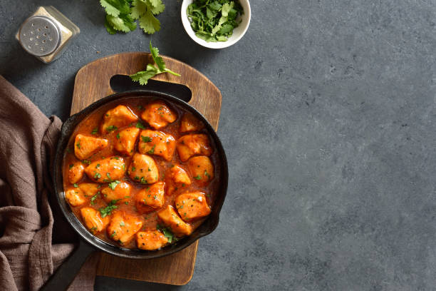 istock Sweet and spicy chicken bites with sauce 1493212810