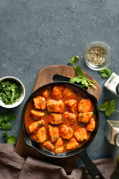 istock Sweet and spicy chicken bites with sauce 1493212824