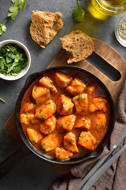istock Sweet and spicy chicken bites with sauce 1493212862