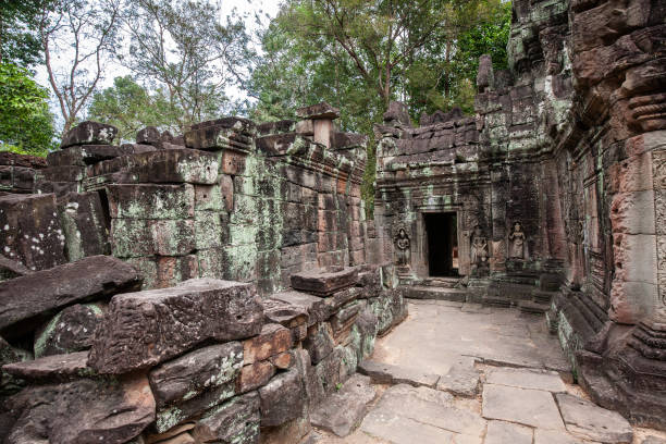 temple banteay samre, angkor au cambodge - cambodia traditional culture ancient angkor photos et images de collection