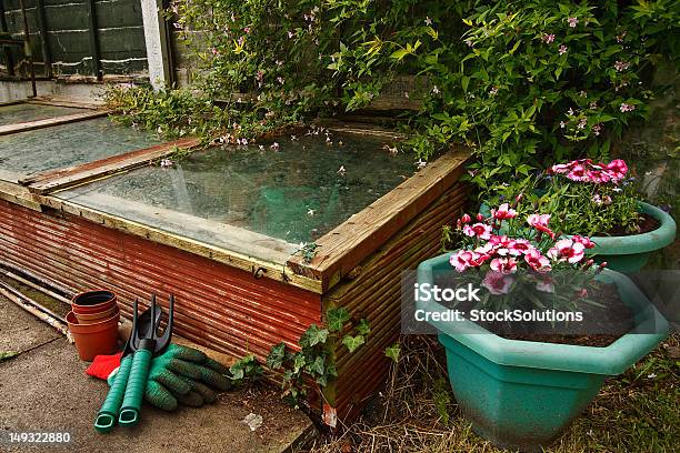 Photo libre de droit de Jardiniers Châssis De banque d'images et plus d'images libres de droit de De petite taille - De petite taille, En verre, Jardin de la maison