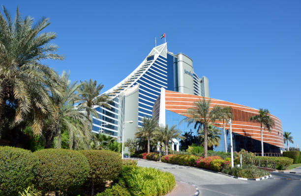 jumeirah beach hotel, dubai, emirados árabes unidos. - jumeirah beach hotel - fotografias e filmes do acervo