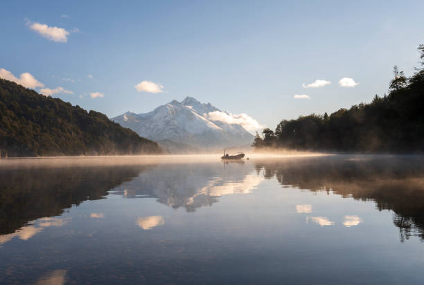 excelente vista del circuito chico en bariloche. parque nacional nahuel huapi, patagonia, argentina - bariloche fotografías e imágenes de stock