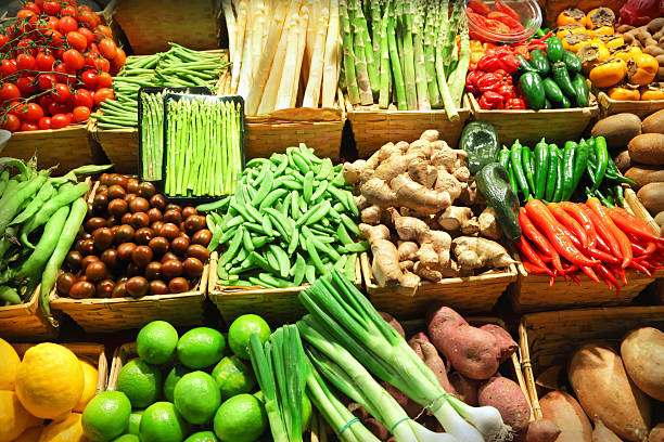 legumes - asparagus vegetable market basket - fotografias e filmes do acervo