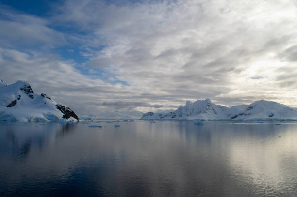 istock Mountains at the antarctica 1493284173
