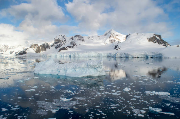 istock Mountains at the antarctica 1493284216