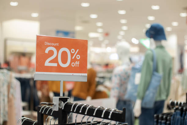 selective focus to red discount board with 20% writing. for discount templates for women's and men's clothing at the mall. soft focus selective focus to red discount board with 20% writing. for discount templates for women's and men's clothing at the mall. soft focus Seasonal Shopping and Off-Season Sales stock pictures, royalty-free photos & images