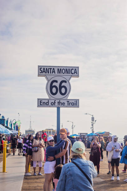 znak california route 66 - santa monica beach santa monica freeway santa monica california zdjęcia i obrazy z banku zdjęć