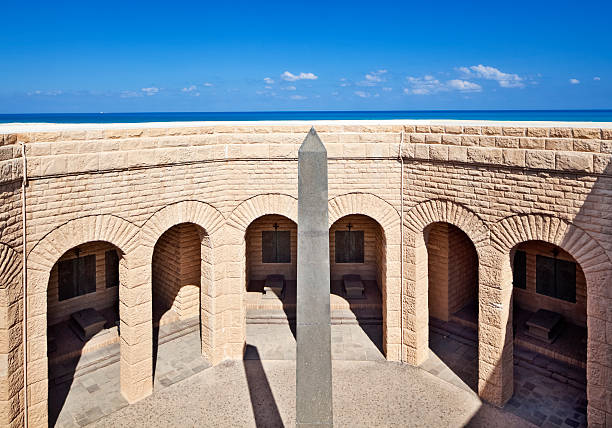 monumento de la guerra, deutsche kriegsgräberstätte bei de el alamein - alamein fotografías e imágenes de stock