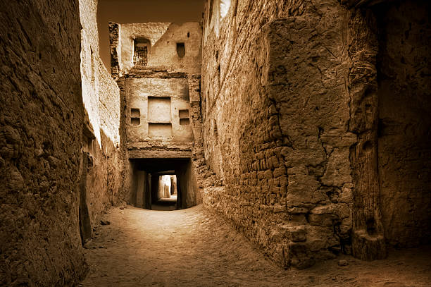 el-qasr nahe oase dakhla - el qasr stock-fotos und bilder