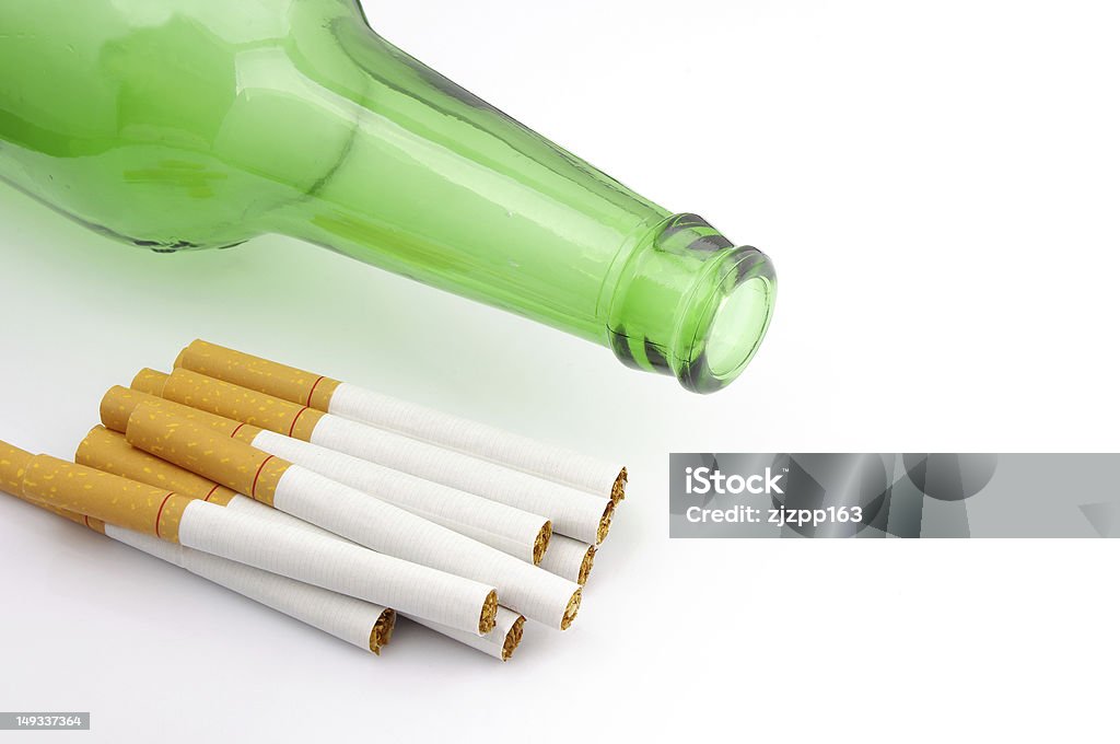 Liquori e sigarette - Foto stock royalty-free di Alchol