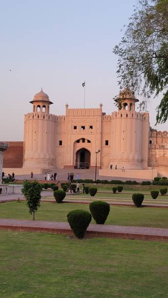 istock Alamgir Gate
Bab e Alamgir
Alamgir door 1493377583