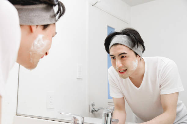 istock Japanese man washing his face 1493398031