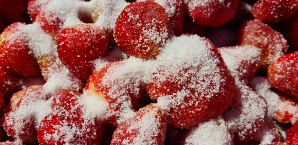 istock Strawberries are wild berries. Strawberries in sugar 1493526498