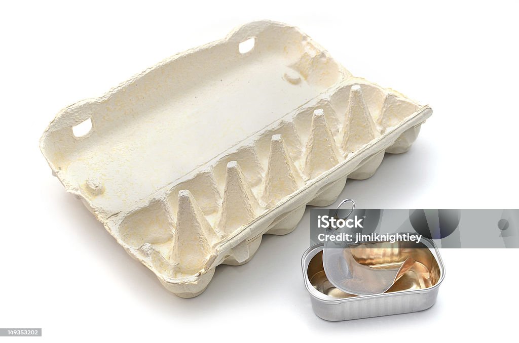 Spazzatura, egg cartone e vuoto possono di Sgombro - Foto stock royalty-free di Alluminio