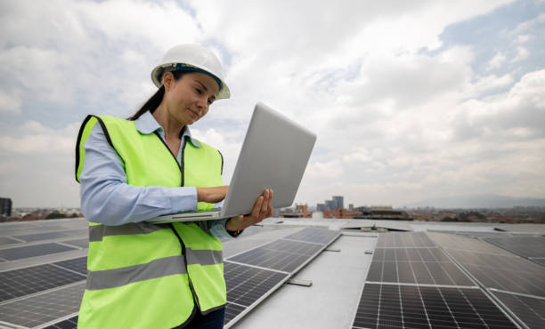 istock Engineer supervising the operation of solar panels 1493545427