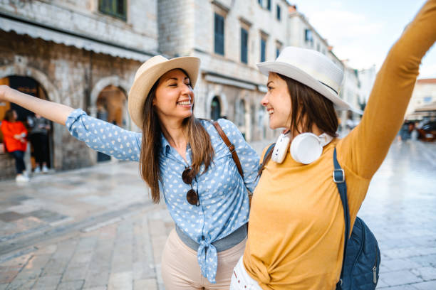 istock Two young female tourists exploring the city 1493596585