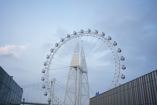 Ferris wheel to feel the rhythm of the city