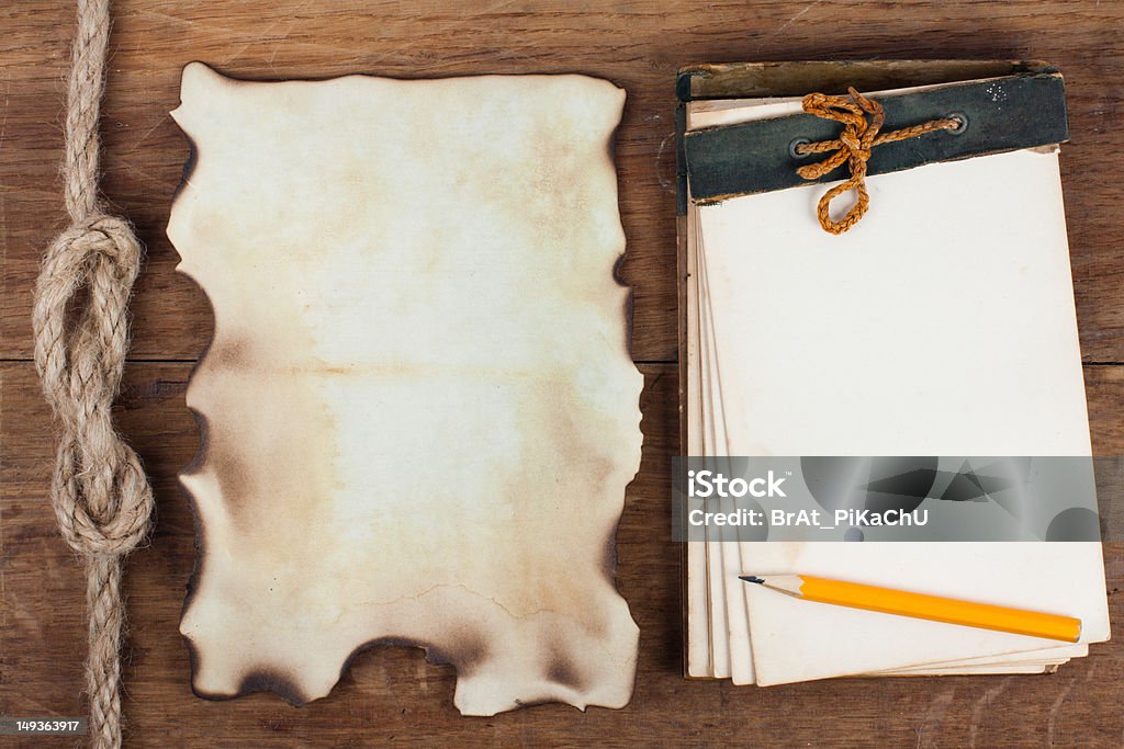 Anticuario portátil (1940th), quemado papel, lápiz de madera - Foto de stock de Anticuado libre de derechos