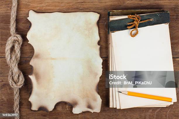 Antico Portatile Bruciato Carta Matita In Legno - Fotografie stock e altre immagini di Album di ritagli