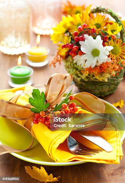 Herbstlichen Gedeck Stockfoto und mehr Bilder von Blume - Blume, Blumenbouqet, Blumenstrauß
