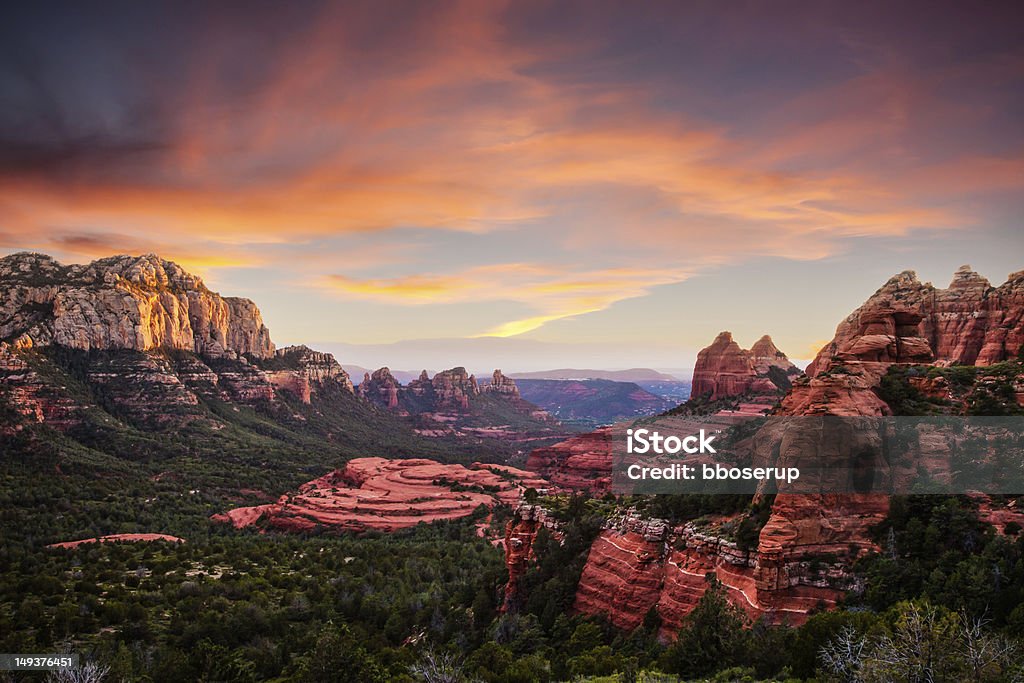 Atardecer de Red Rocks de Sedona - Foto de stock de Arizona libre de derechos