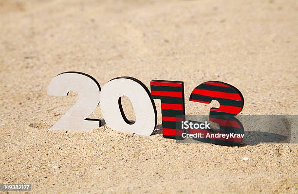 2013 Anno In Legno Numero Sulla Sabbia - Fotografie stock e altre immagini di 2013 - 2013, Ambientazione esterna, Attesa