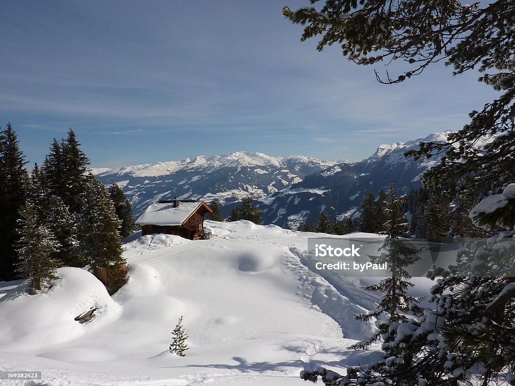 Blockhaus im verschneiten Wald - Lizenzfrei Schnee Stock-Foto