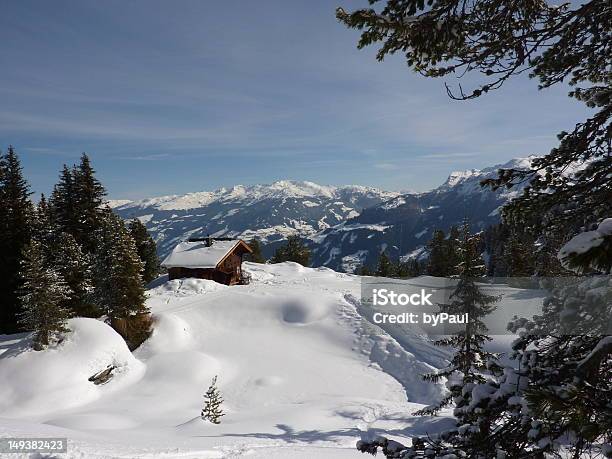 Blockhaus Im Verschneiten Wald Stockfoto und mehr Bilder von Schnee - Schnee, Region Arlberg, Niederösterreich