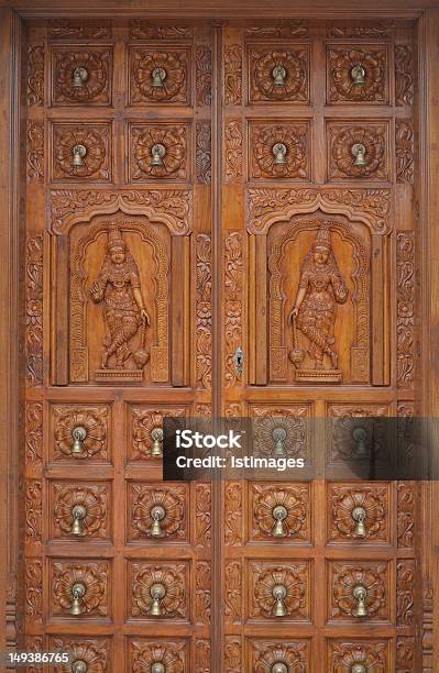 Photo libre de droit de Temple Hindou De Portes En Bois Sculpté banque d'images et plus d'images libres de droit de Hindouisme - Hindouisme, Porte - Entrée, Temple