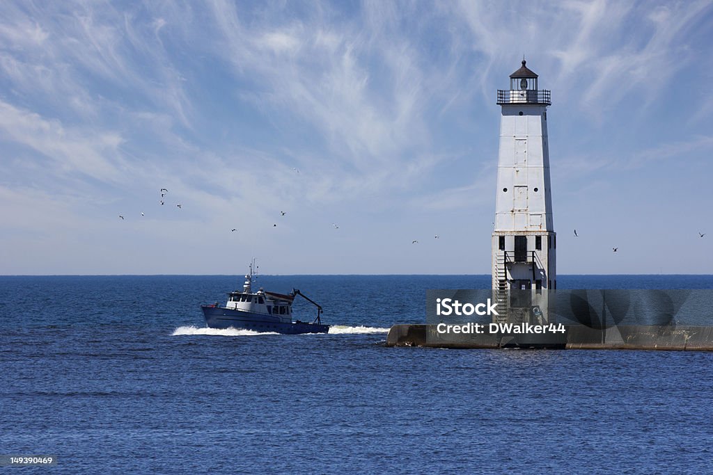 Fishing Лодка и Маяк - Стоковые фото Мичиган - Средний Запад Сша роялти-фри
