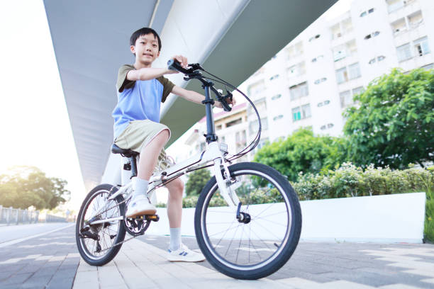 kid riding his bicycle - ten speed bicycle imagens e fotografias de stock
