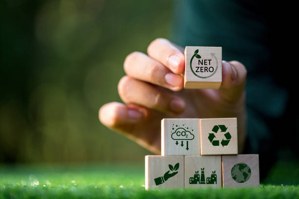 Companies are targeting net zero greenhouse gas emissions. Carbon credit concept.Tradable certificate to drive industry in direction of low emissions in efficiency cost. Wooden cubes with decrease CO2 las empresas están apuntando a cero emisiones netas de gases de efecto invernadero. concepto de crédito de carbono. certificado negociable para impulsar la industria en dirección a bajas emisiones en costo de eficiencia. cubos de madera con disminución