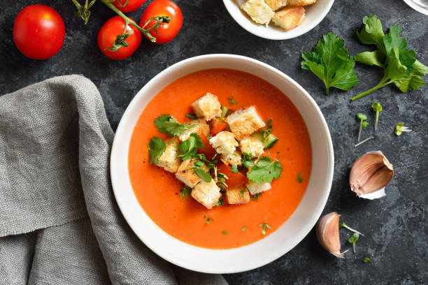 tomato gazpacho soup - kruton stok fotoğraflar ve resimler