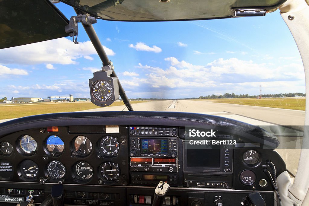 Cockpit vue sur les avions décoller depuis le défilé - Photo de Cockpit libre de droits