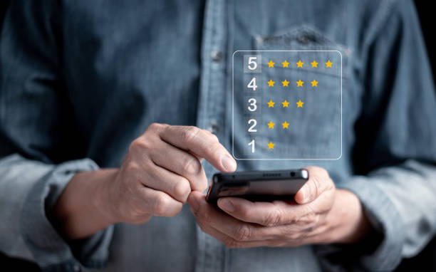 Customers consider customer service ratings via smartphones. Evaluation concept Satisfaction, Ratings on a scale from low to high 1-5 stars.