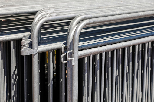 Metal elements for the construction of temporary protective fences. They can be used to provide space security in a variety of locations and situations