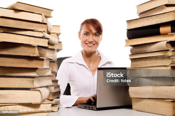 若い女性スタックの書籍 - 図書館のストックフォトや画像を多数ご用意 - 図書館, 技能, 英知
