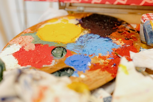 The process of mixing colors on the palette. Oil or acrylic  palette.