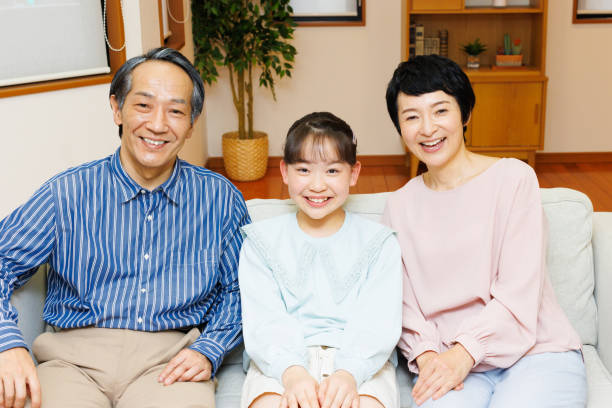 祖父母と孫娘の日本人家族 - grandmother child senior adult multi generation family ストックフォトと画像